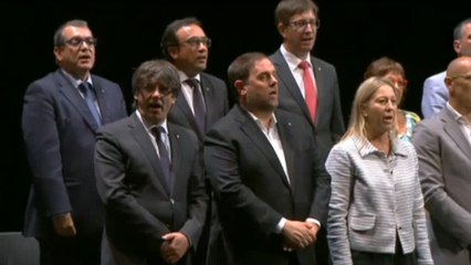 Govern dice que el 1-O un tren quedará en "vía muerta"