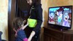 KILLER IN CASA (IT)! Scary Killer Clown Attacks Kids !! Scary Clown Chase Ameli tvit