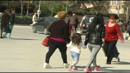 Report TV - Fier, prindërit e divorcuar nuk shlyejnë detyrimet ndaj fëmijëve