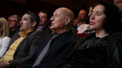 Ora News – Serenatat korçare dhe i madhi Ismet Peja elektrizojnë Gjakovën