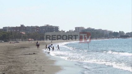 Report TV - Shëngjin, banorët dhe turistët nga Kosova nisin plazhin