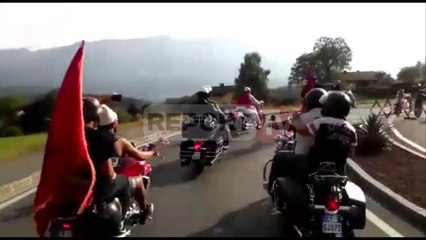 Report TV - Dy motrat shqiptare 6 dhe 8 vjeç habisin Europën me Harley Davidson
