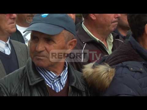 Report TV - Fier, punonjësit e rafinerisë së naftës në protestë,2 muaj pa rroga