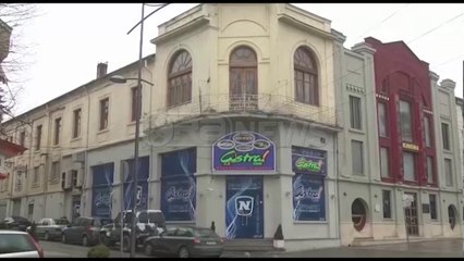 Korçë - Dy persona i drejtojnë armën personelit dhe grabisin kazinonë