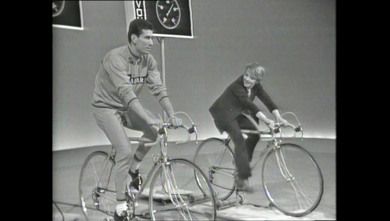 Rita Pavone ospita Felice Gimondi a "Partitissima" (1967)