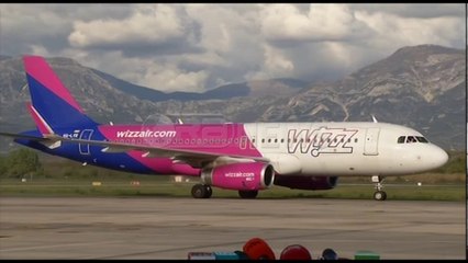Ora News – Ulet në Rinas avioni i parë me bileta low cost i Wizz Air