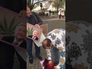 Ora News – Goxhaj e Kalaja “ndihmojnë” Ramën të nxjerrë pikturat nga zyra