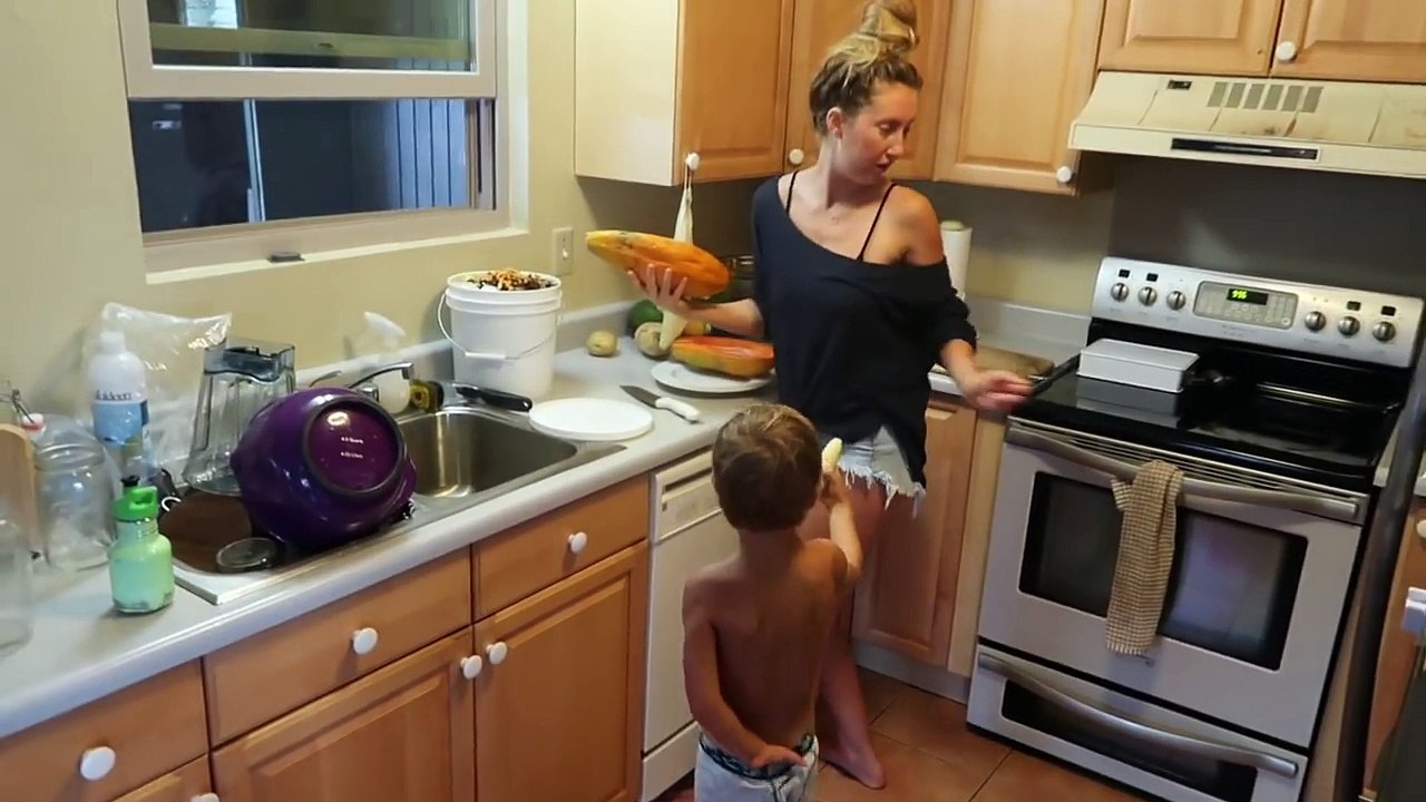 BEHIND THE SCENES   Daddy's turn behind the camera!