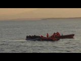 Ora News - Operacioni në det - Anija shqiptare “Oriku” ndalon në Egje gomonen me 60 sirianë në bord
