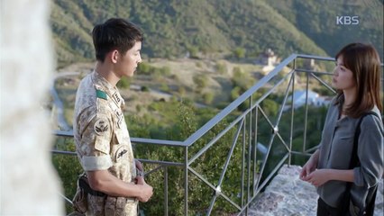 Nụ hôn trên tháp của cặp đôi Song - Song trong Hậu Duệ Mặt Trời