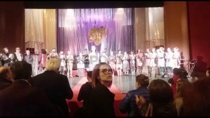 Report TV - Provat gjenerale të “Pushteti i grave” komedia nesër në Teatrin Kombëtar