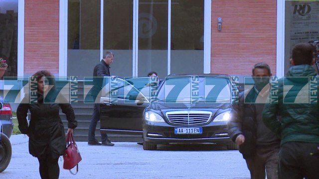 LULZIM BASHA ME KRERET E DEGEVE PER BLLOKIMIN E ZGJEDHJEVE - News, Lajme - Kanali 8