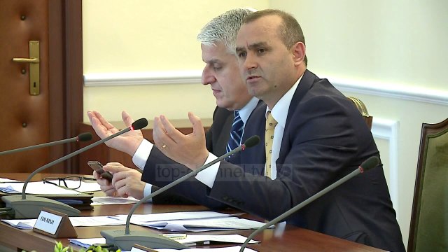 Shtyhen përgjimet , debat në Komision për autorizimin - Top Channel Albania - News - Lajme