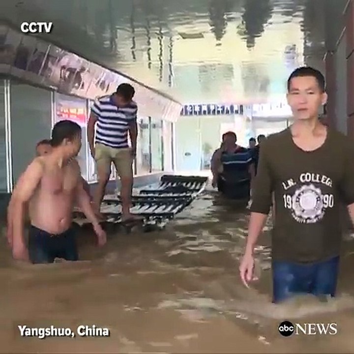 Chine - Des inondations provoquent des dizaines de mort - Les images incroyables d'un sauvetage in extremis