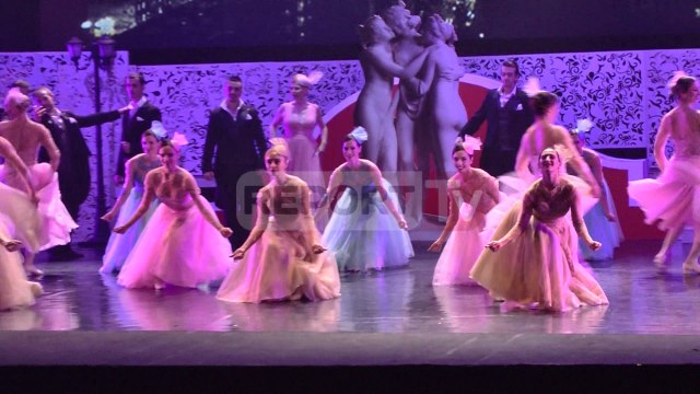 Report TV - “Liqeni i mjellmave”, pritet ftohtë nga publiku, dështon koreografia