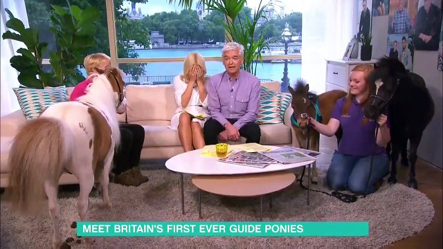 Quand un poney se lache en direct à la tv... Gros caca