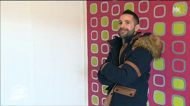 Le papier peint d'un appartement devient la risée de Chasseurs d'appart sur M6 - Regardez