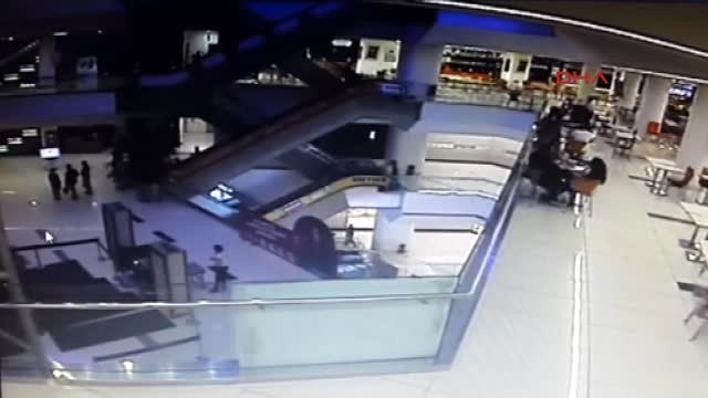 Bursa'da Alışveriş Merkezindeki Intihar Güvenlik Kameralarına Yansıdı