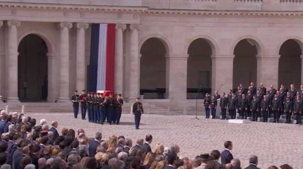 Le cercueil de Simone Veil arrive aux Invalides