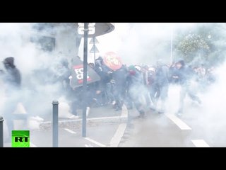 Descargar video: Full strike: French unions step up protests against labor reforms