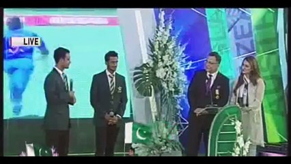 Fakhar Zaman Hassan Ali Funny Conversation During Pakistani Team Honour Ceremony - YouTube