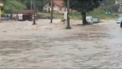 Bulgaristan'da Sokakları Sel Bastı