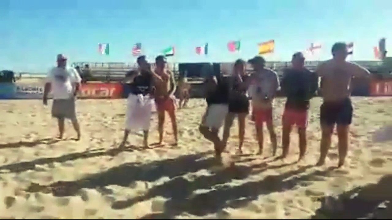 Les crochets d'un joueur des Minots à Figueira
