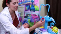 Bébés bébé vérifier ce docteur hôpital nouveau née coups vers le haut en haut visite poids 2 dr sandra mcstuffins