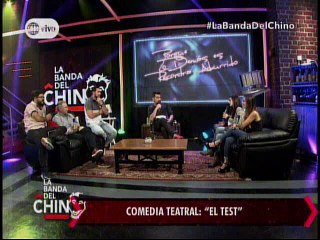 Elenco de la Comedia Teatral El Test en Labanada y haciendo reto con Historicos