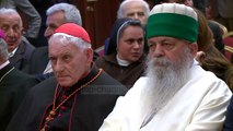 Nishani dekoron kardinalin Ernest Simoni - Top Channel Albania - News - Lajme