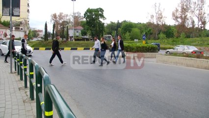 Report TV - Mungesa e sinjalistikës, qytetarët: Vija të bardha ose semaforë