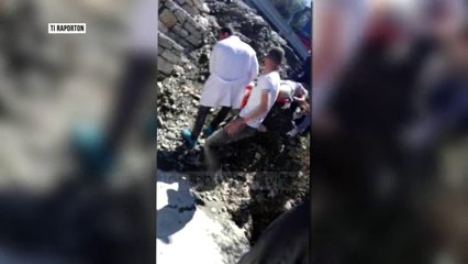 Pa  Koment - Aksidentohet turistja çeke në kanionet e Skraparit - Top Channel Albania - News - Lajme