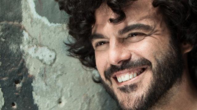 Dopo le foto compromettenti di Ambra, arrivano quelle di Renga: ecco con chi è stato 'beccato'