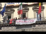 Napoli - Emergenza casa, senzatetto occupano Comune. Feriti due vigili urbani (05.07.17)