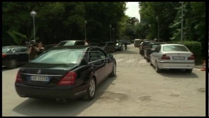 Ora News - Vijojë ecejaket. A do të arrihet një marrëveshje?