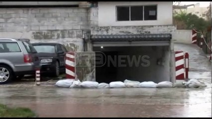 Ora News – Vlora sot, bulevardi kryesor i mbushur me ujë