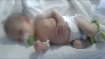 Report TV - Bebja 2 javëshe me fibroze ciste babai: Nuk mund të kurohet këtu