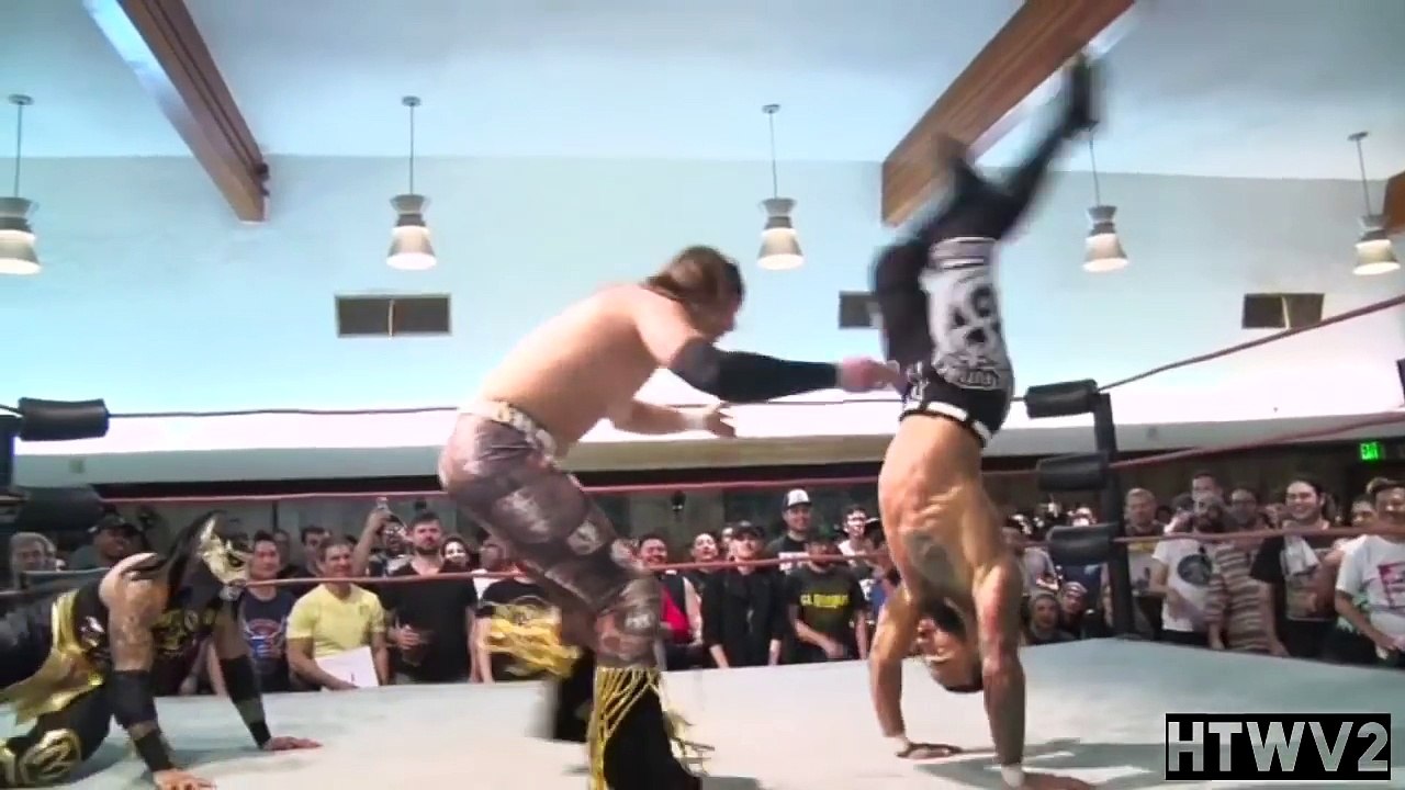 YOUNG BUCKS (C) VS PENTA EL ZERO M & REY FENIX...