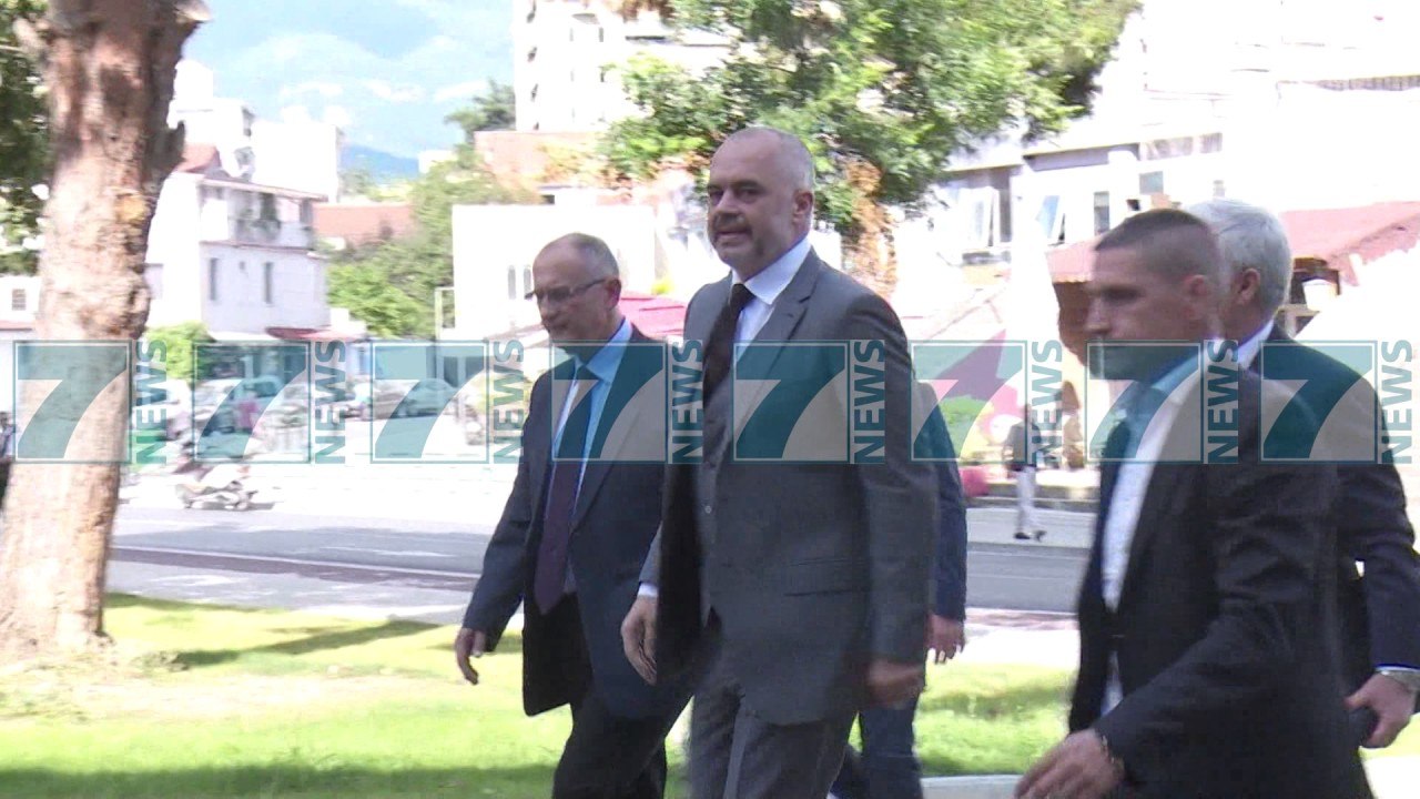 NEGOCIATORI I KANCELARES MERKEL NE TIRANE PER KRIZEN - News, Lajme - Kanali 10