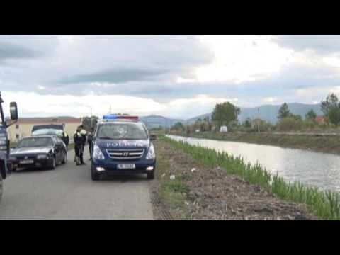 Ora News - Mjeti humb kontrollin dhe bie në kanal, humb jetën i riu