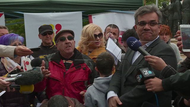 Родители на деца со попреченост поставија шатори пред Собранието