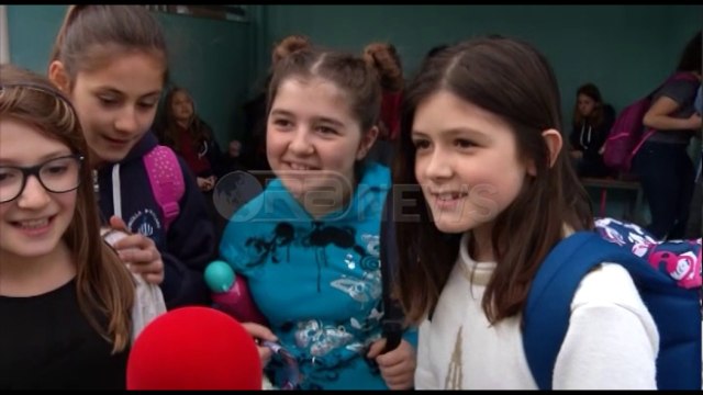 Ora News – Çantat e rënda të shkollës, fëmijët e klasave të I e II mbajnë deri në 5 kg