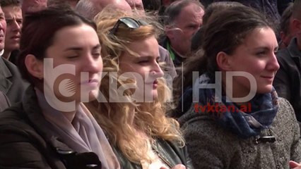 Kryemnistri Rama shpërndan legalizimet në Kukës