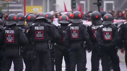 PROTESTA KUNDER RADIKALEVE TE “AFD” NE GJERMANI, PLAGOSEN DY AGJENTE TE POLICISE NE QYTETIN E KELNIT