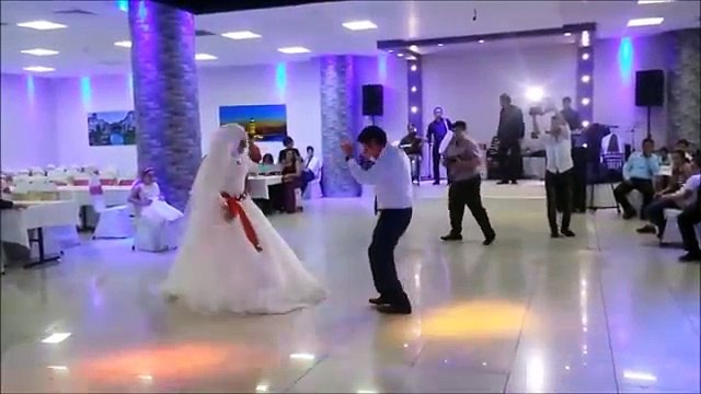 Düğünde Babasıyla Kaval Havası Oynayan Gelin Hayran Bıraktı