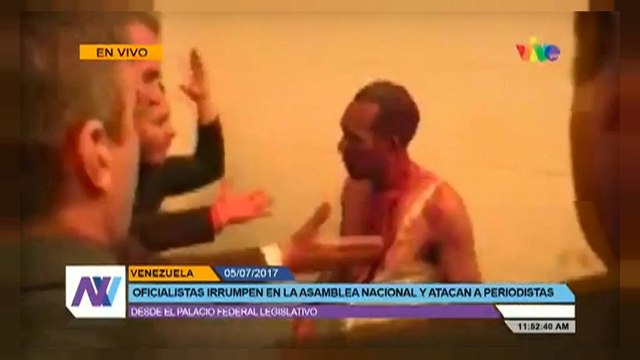 Venezuela: irruzione chavista in parlamento, feriti 4 deputati