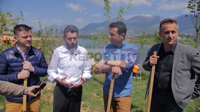 Report TV - Veliaj në Farkë:Më mirë mbjellim pemë, se sherr e shamatë