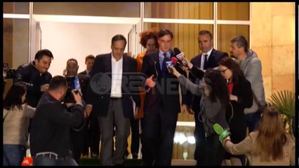 Ora News - Kriza - Ikin negociatorët, skenari i mundshëm: Zgjedhje pa opozitën