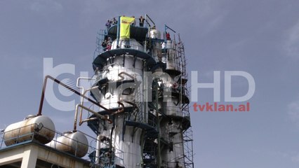 Punëtorët e ARMO-s ngjiten në kullat 33 metra të Rafinerisë