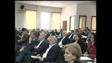 Tërhiqet vendimi për vendosjen e shtatores së Fadil Hoxhës në Gjakovë - Lajme